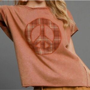 Umgee Rust Peace Sign Tee Medium NWT